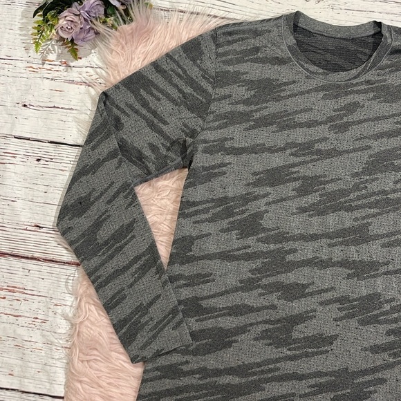 Lululemon Men’s Gray Metal Vent Tech 2.0 Long Sleeve T-Shirt - Picture 4 of 10